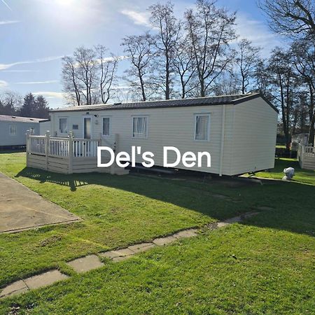 Del'S Den Lakeside Weeley Bridge Екстер'єр фото