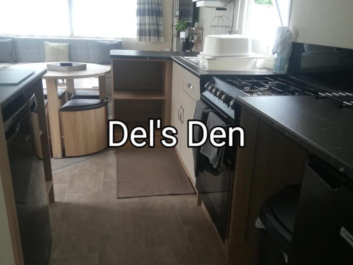 Del'S Den Lakeside Weeley Bridge Екстер'єр фото