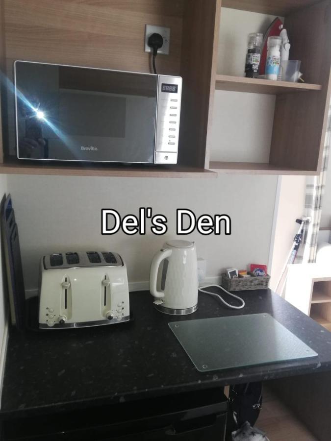 Del'S Den Lakeside Weeley Bridge Екстер'єр фото