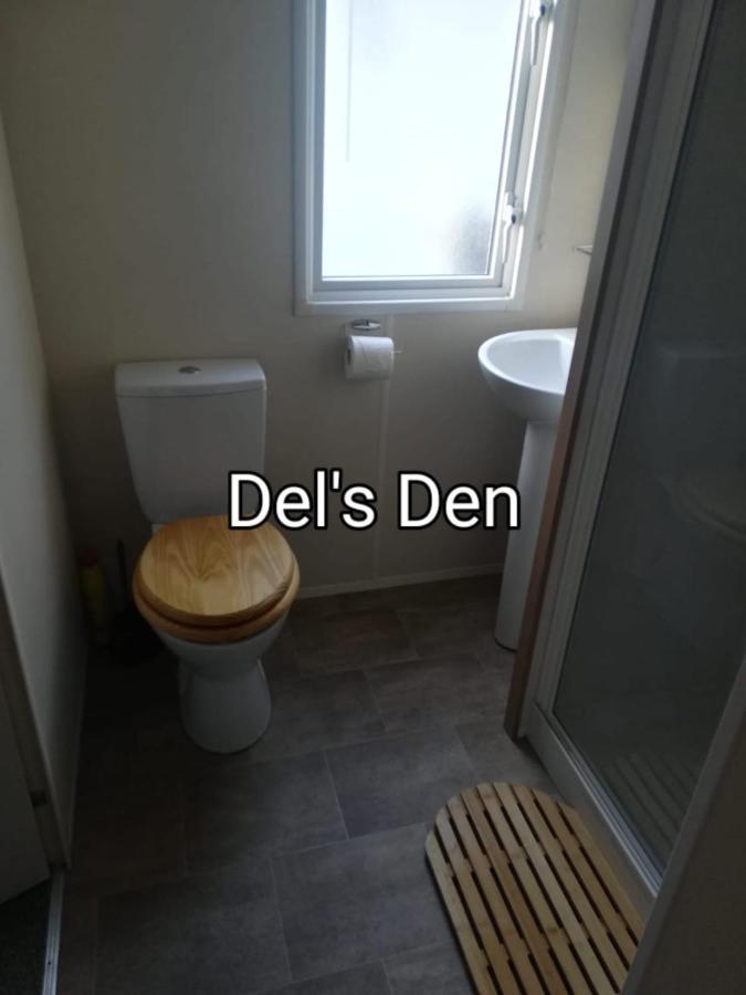 Del'S Den Lakeside Weeley Bridge Екстер'єр фото