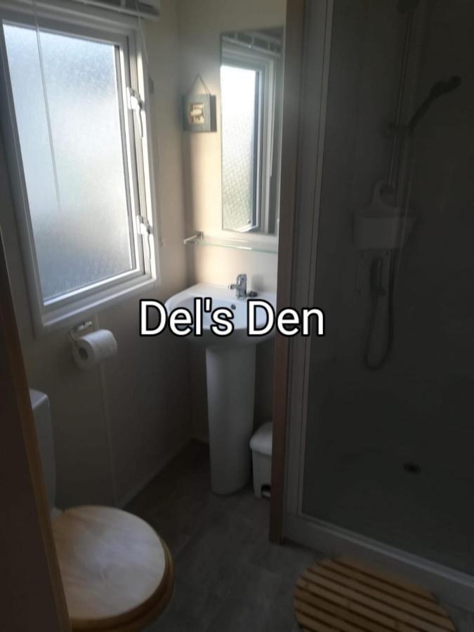 Del'S Den Lakeside Weeley Bridge Екстер'єр фото