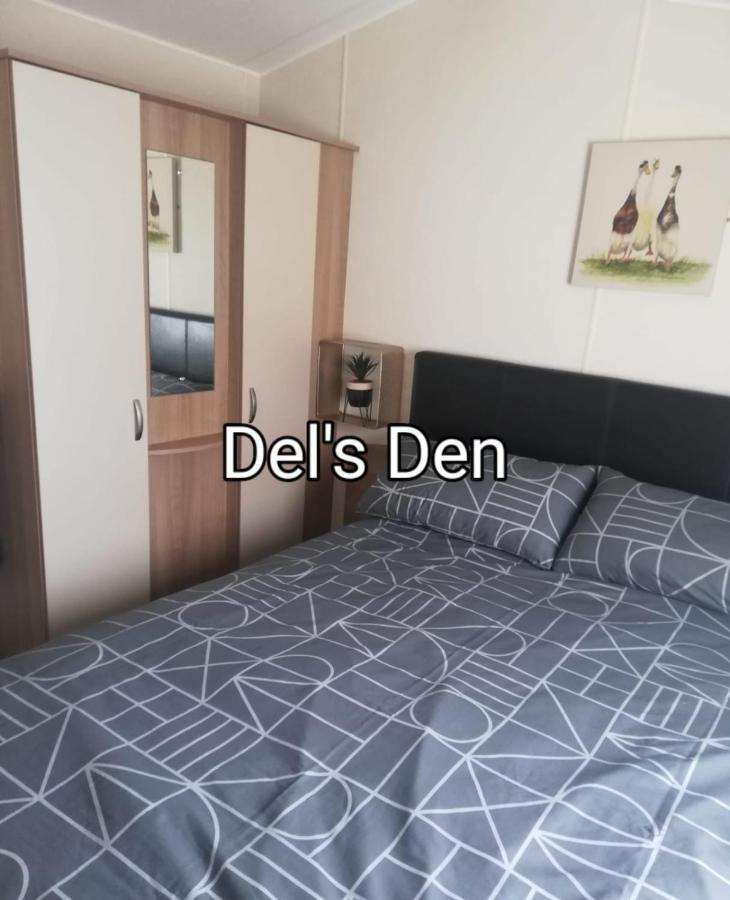 Del'S Den Lakeside Weeley Bridge Екстер'єр фото
