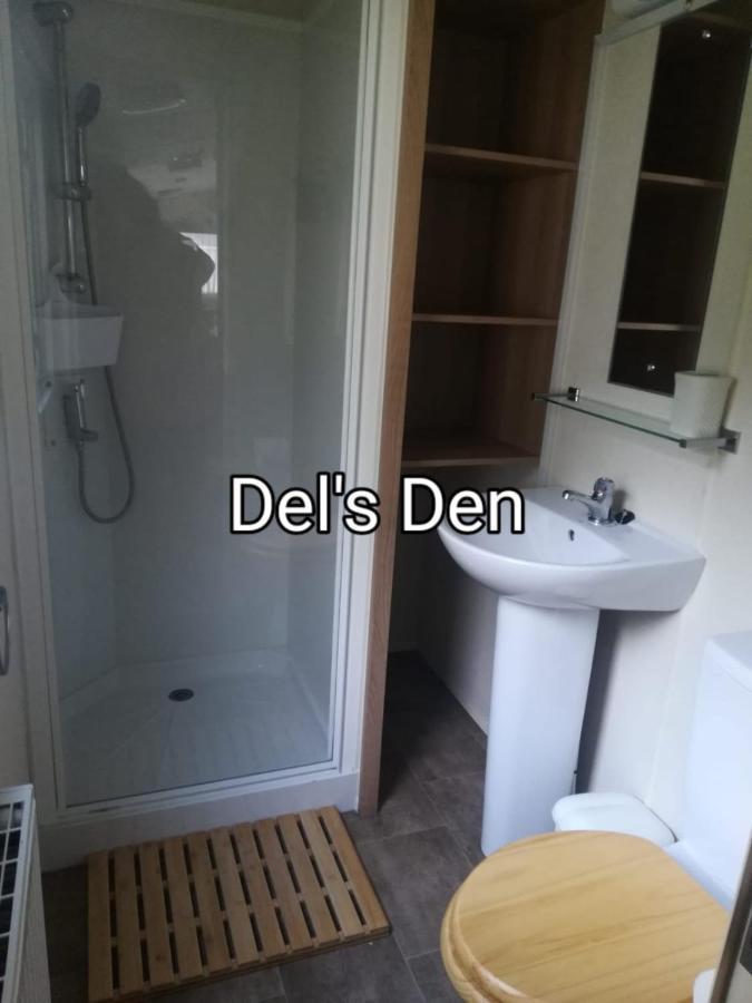 Del'S Den Lakeside Weeley Bridge Екстер'єр фото