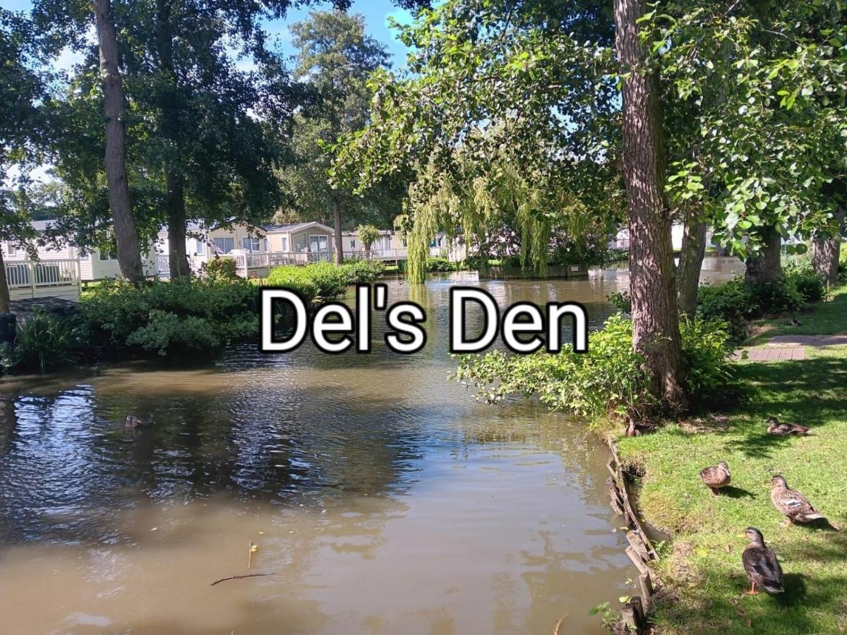 Del'S Den Lakeside Weeley Bridge Екстер'єр фото