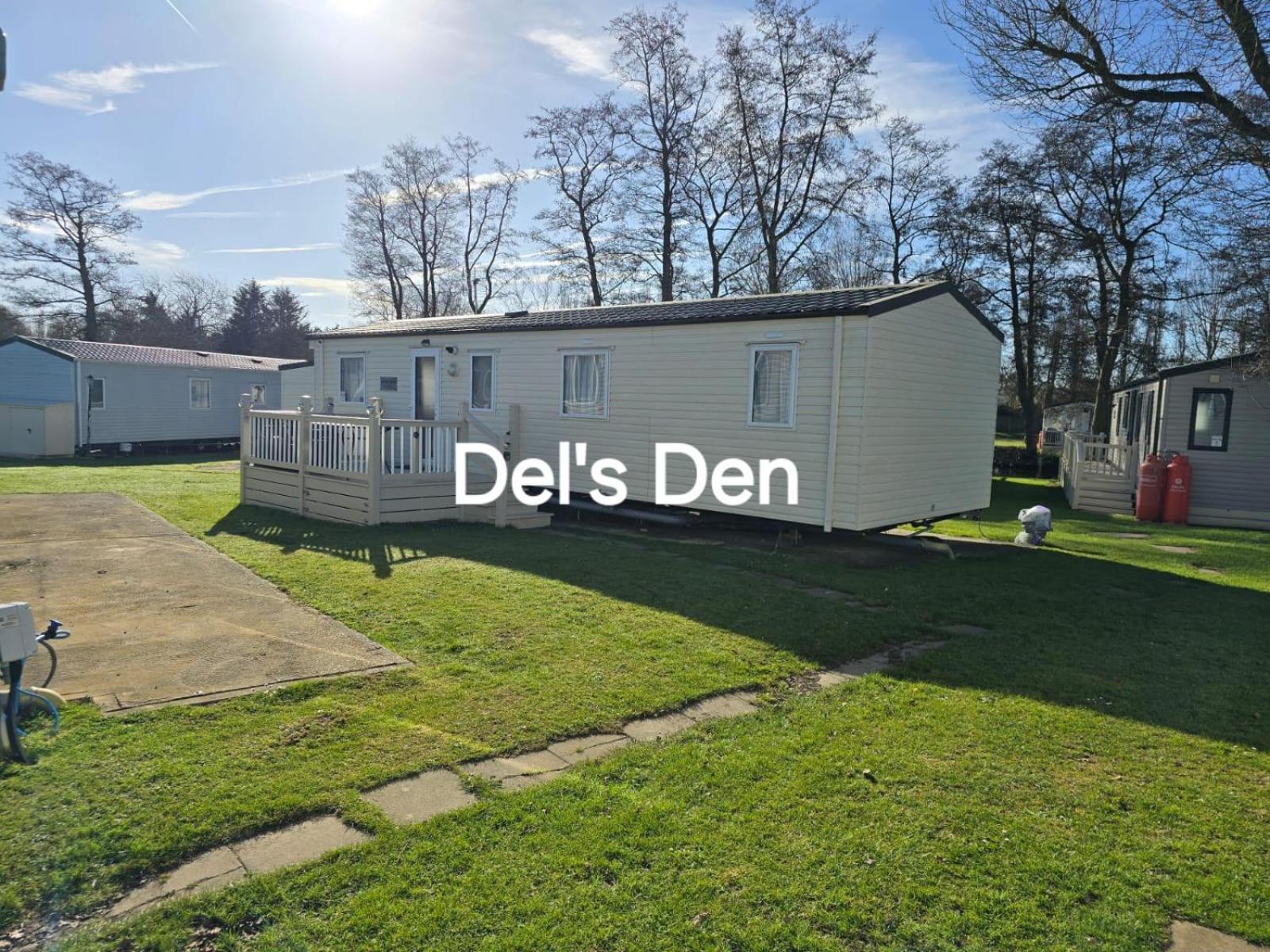 Del'S Den Lakeside Weeley Bridge Екстер'єр фото