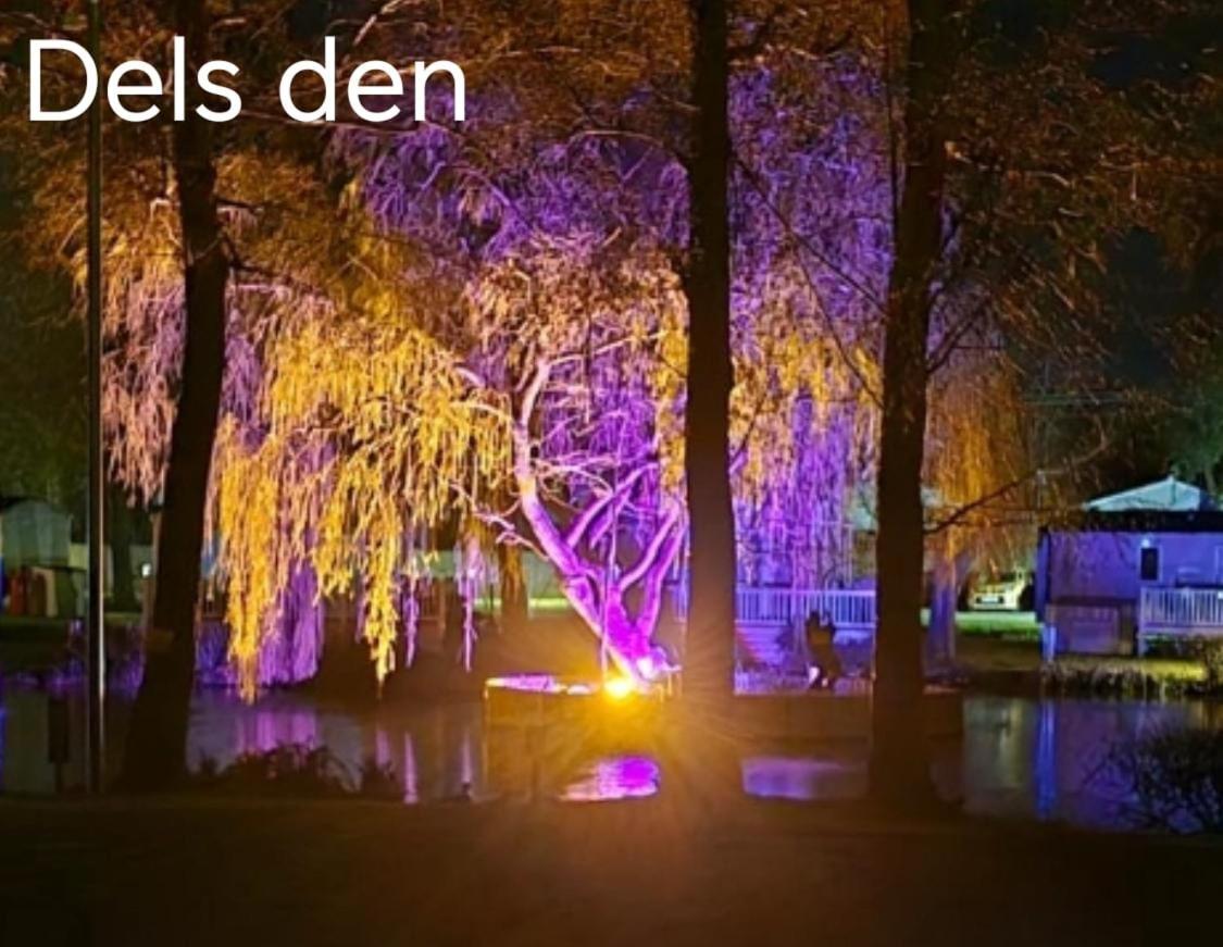 Del'S Den Lakeside Weeley Bridge Екстер'єр фото
